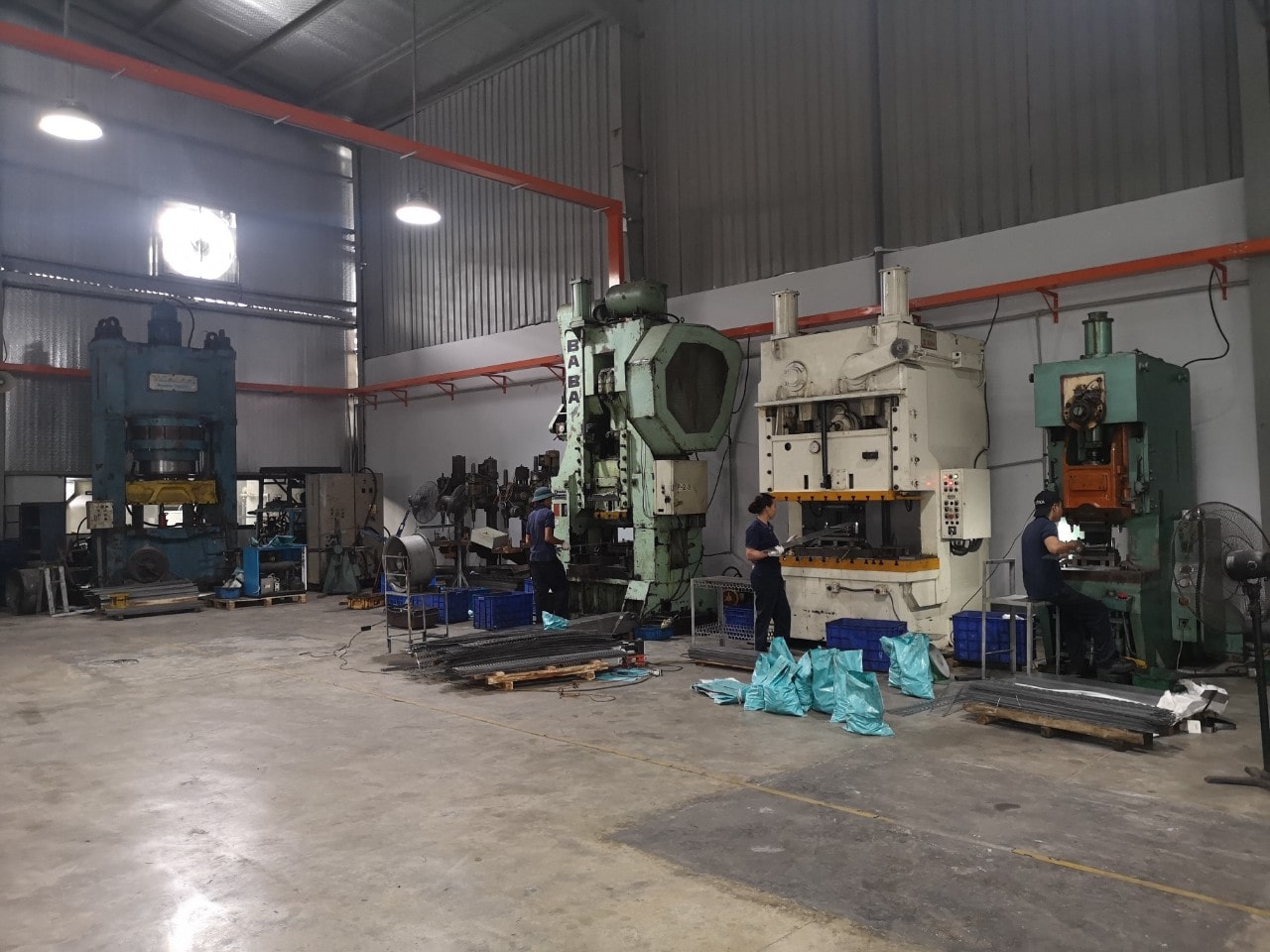 Hệ thống máy dập nguội